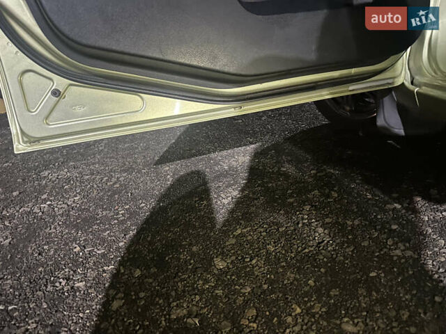 Зеленый Форд Фиеста, объемом двигателя 1.3 л и пробегом 170 тыс. км за 3250 $, фото 66 на Automoto.ua