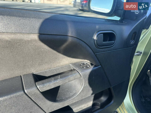 Зеленый Форд Фиеста, объемом двигателя 1.3 л и пробегом 170 тыс. км за 3250 $, фото 51 на Automoto.ua