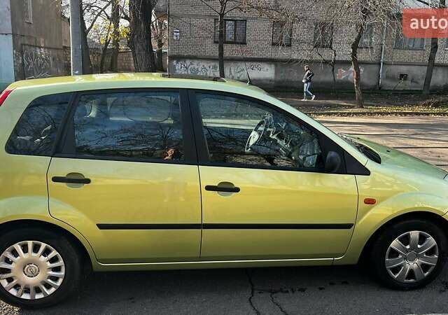 Зеленый Форд Фиеста, объемом двигателя 1.4 л и пробегом 212 тыс. км за 4000 $, фото 3 на Automoto.ua