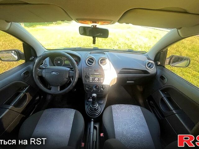 Зеленый Форд Фиеста, объемом двигателя 1.4 л и пробегом 122 тыс. км за 4350 $, фото 7 на Automoto.ua