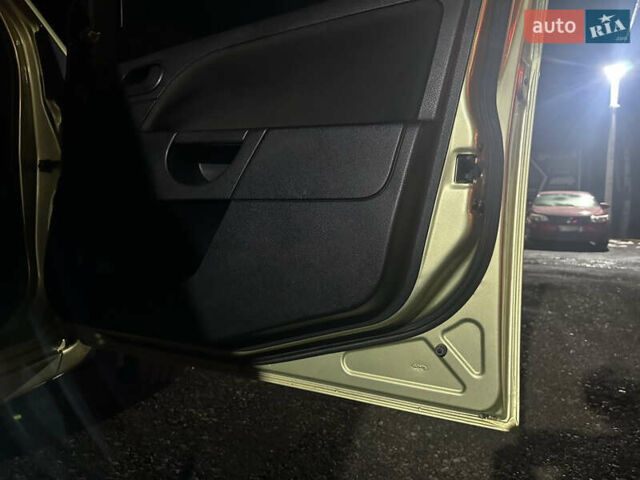 Зеленый Форд Фиеста, объемом двигателя 1.3 л и пробегом 170 тыс. км за 3250 $, фото 61 на Automoto.ua