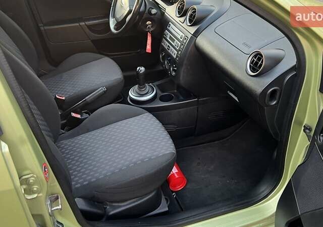 Зеленый Форд Фиеста, объемом двигателя 1.4 л и пробегом 211 тыс. км за 4850 $, фото 25 на Automoto.ua
