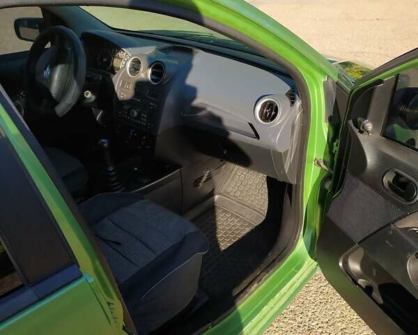 Зеленый Форд Фиеста, объемом двигателя 1.24 л и пробегом 281 тыс. км за 3950 $, фото 8 на Automoto.ua