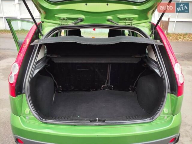 Зелений Форд Фієста, об'ємом двигуна 1.4 л та пробігом 165 тис. км за 4200 $, фото 14 на Automoto.ua