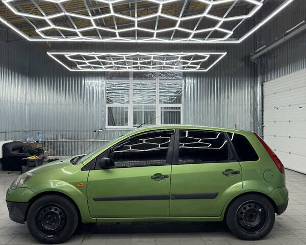 Зелений Форд Фієста, об'ємом двигуна 1.4 л та пробігом 300 тис. км за 2550 $, фото 1 на Automoto.ua