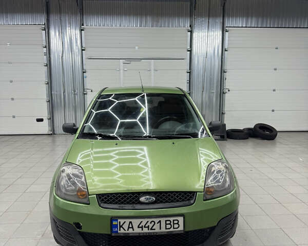 Зелений Форд Фієста, об'ємом двигуна 1.4 л та пробігом 300 тис. км за 2550 $, фото 2 на Automoto.ua