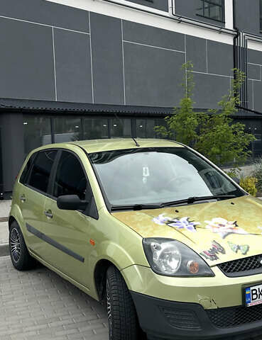 Форд Фієста 2006 у Рівному на Automoto.ua Зелений Форд Фієста, об'ємом двигуна 1.39 л та пробігом 140 тис. км за 4500 $, фото 2 на Automoto.ua