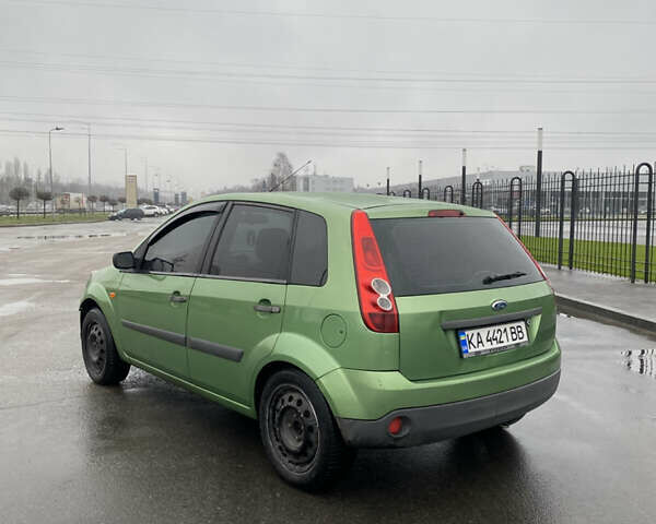 Зелений Форд Фієста, об'ємом двигуна 1.39 л та пробігом 300 тис. км за 2600 $, фото 3 на Automoto.ua