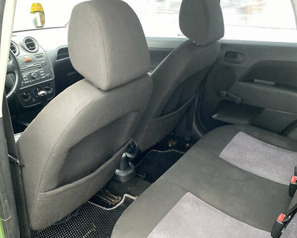 Зелений Форд Фієста, об'ємом двигуна 1.39 л та пробігом 300 тис. км за 2600 $, фото 7 на Automoto.ua