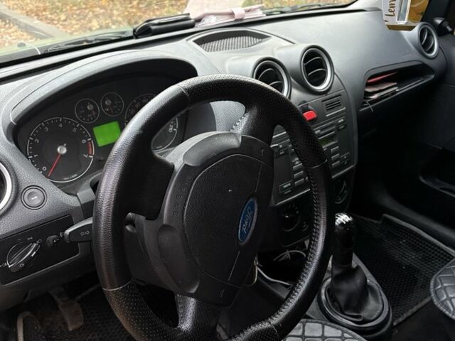 Зелений Форд Фієста, об'ємом двигуна 1.4 л та пробігом 300 тис. км за 3000 $, фото 6 на Automoto.ua