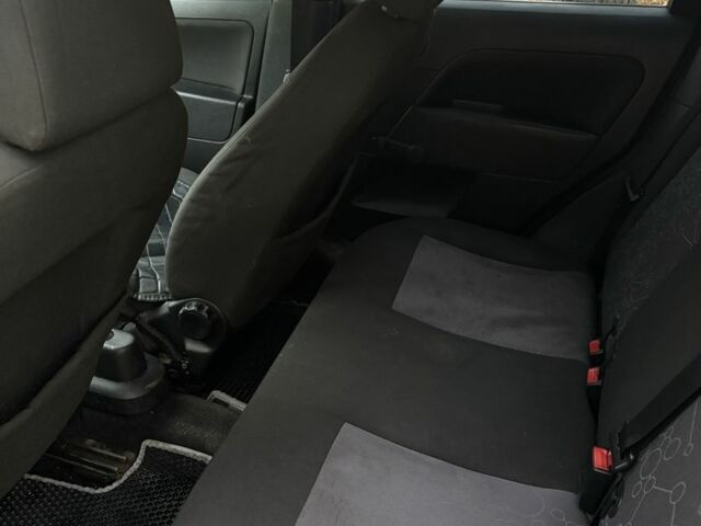 Зелений Форд Фієста, об'ємом двигуна 1.4 л та пробігом 300 тис. км за 3000 $, фото 7 на Automoto.ua