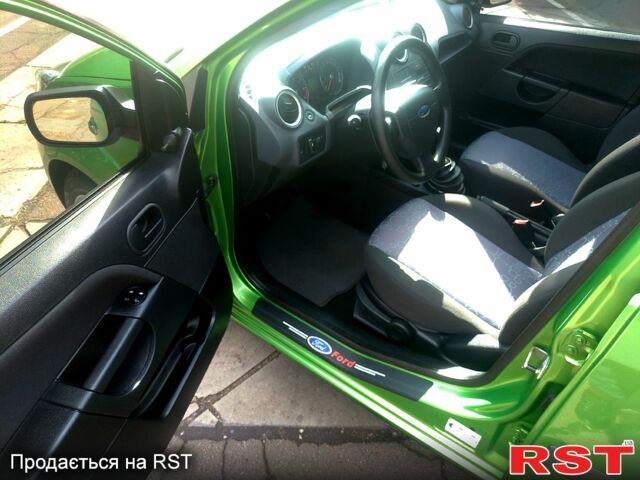 Зеленый Форд Фиеста, объемом двигателя 1.3 л и пробегом 93 тыс. км за 5200 $, фото 8 на Automoto.ua