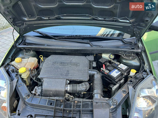 Зелений Форд Фієста, об'ємом двигуна 1.3 л та пробігом 174 тис. км за 3850 $, фото 66 на Automoto.ua