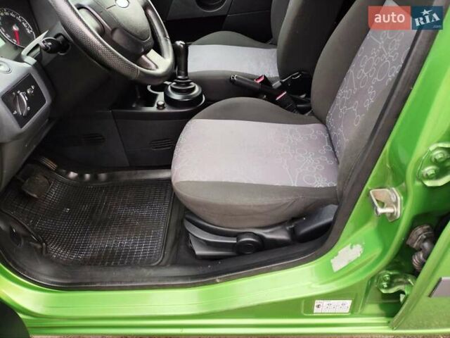 Зелений Форд Фієста, об'ємом двигуна 1.4 л та пробігом 165 тис. км за 4200 $, фото 32 на Automoto.ua
