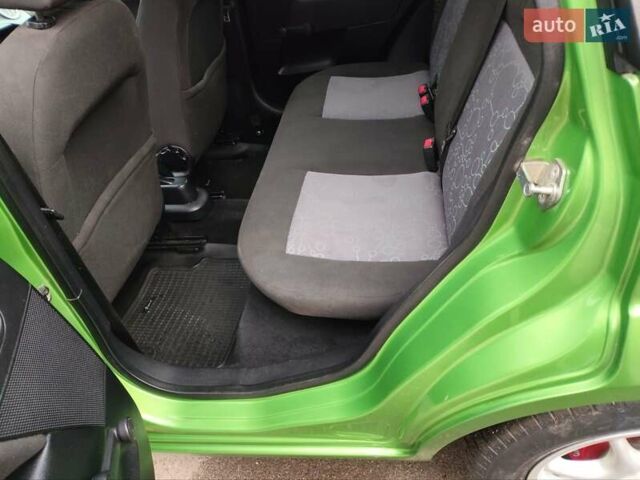 Зелений Форд Фієста, об'ємом двигуна 1.4 л та пробігом 165 тис. км за 4200 $, фото 13 на Automoto.ua