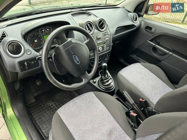 Зелений Форд Фієста, об'ємом двигуна 1.3 л та пробігом 174 тис. км за 3850 $, фото 37 на Automoto.ua