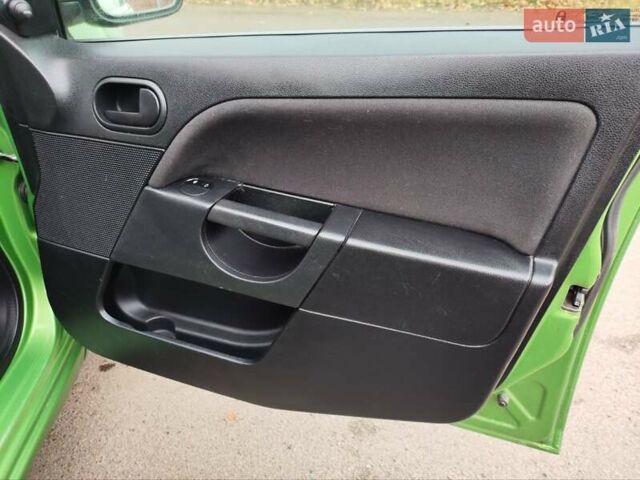 Зелений Форд Фієста, об'ємом двигуна 1.4 л та пробігом 165 тис. км за 4200 $, фото 25 на Automoto.ua