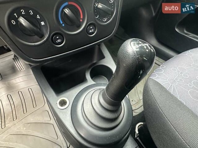 Зеленый Форд Фиеста, объемом двигателя 1.4 л и пробегом 125 тыс. км за 4999 $, фото 33 на Automoto.ua