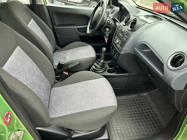 Зелений Форд Фієста, об'ємом двигуна 1.3 л та пробігом 174 тис. км за 3850 $, фото 34 на Automoto.ua