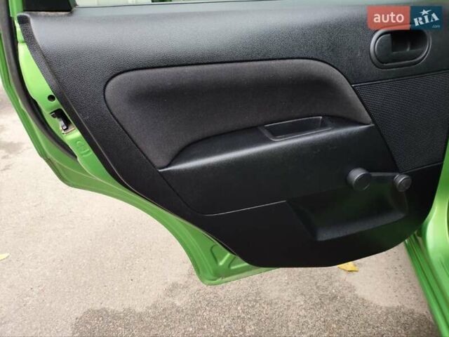 Зелений Форд Фієста, об'ємом двигуна 1.4 л та пробігом 165 тис. км за 4200 $, фото 31 на Automoto.ua