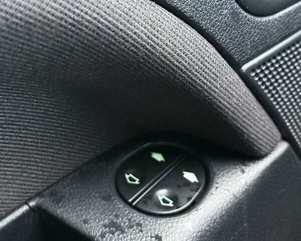 Зеленый Форд Фиеста, объемом двигателя 1.39 л и пробегом 125 тыс. км за 4999 $, фото 21 на Automoto.ua