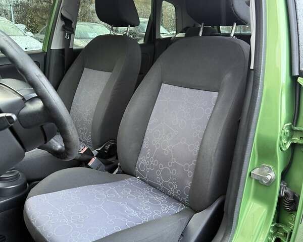 Зеленый Форд Фиеста, объемом двигателя 1.39 л и пробегом 125 тыс. км за 4999 $, фото 26 на Automoto.ua