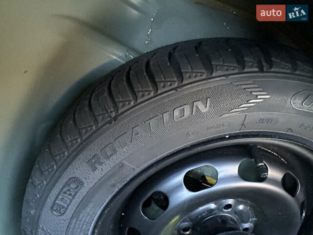 Зелений Форд Фієста, об'ємом двигуна 1.3 л та пробігом 174 тис. км за 3850 $, фото 51 на Automoto.ua