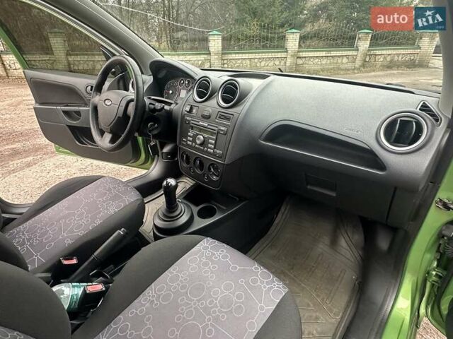 Зеленый Форд Фиеста, объемом двигателя 1.4 л и пробегом 125 тыс. км за 4999 $, фото 19 на Automoto.ua
