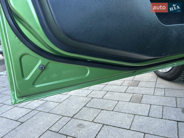 Зелений Форд Фієста, об'ємом двигуна 1.3 л та пробігом 174 тис. км за 3850 $, фото 47 на Automoto.ua