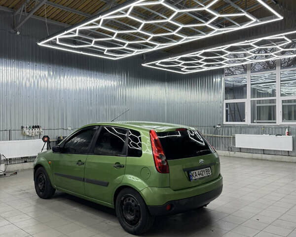 Зелений Форд Фієста, об'ємом двигуна 1.4 л та пробігом 300 тис. км за 2550 $, фото 3 на Automoto.ua