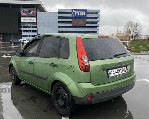 Зеленый Форд Фиеста, объемом двигателя 1.39 л и пробегом 280 тыс. км за 2700 $, фото 5 на Automoto.ua