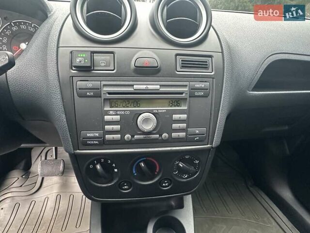 Зеленый Форд Фиеста, объемом двигателя 1.4 л и пробегом 125 тыс. км за 4999 $, фото 32 на Automoto.ua