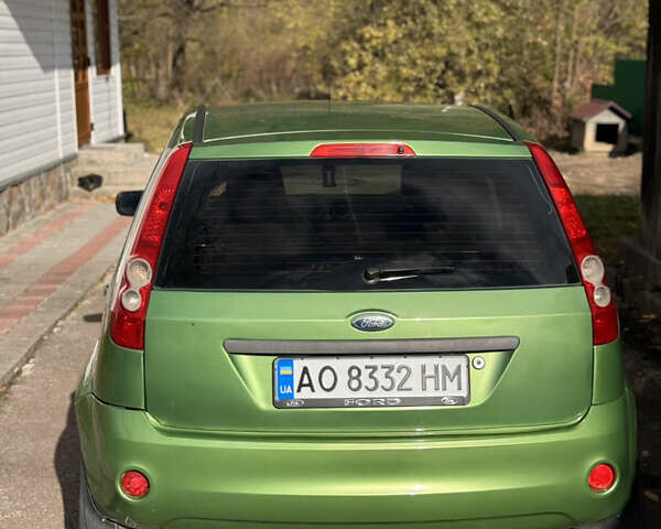 Зеленый Форд Фиеста, объемом двигателя 1.3 л и пробегом 219 тыс. км за 3400 $, фото 2 на Automoto.ua