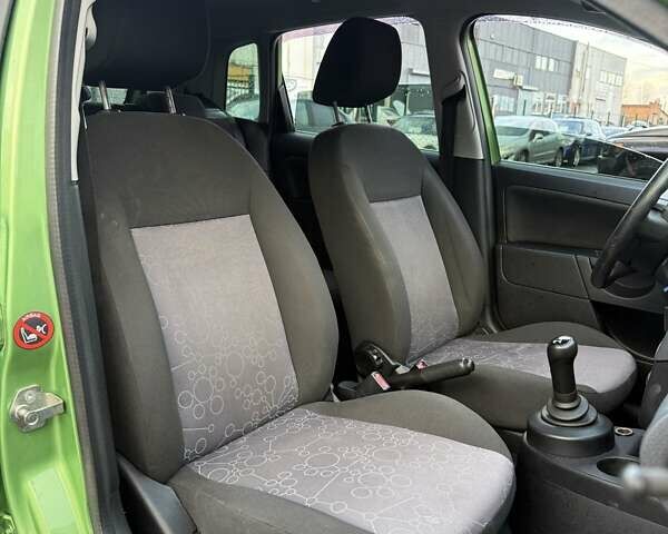 Зеленый Форд Фиеста, объемом двигателя 1.39 л и пробегом 125 тыс. км за 4999 $, фото 28 на Automoto.ua