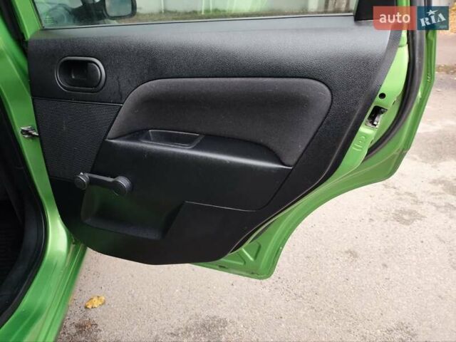 Зелений Форд Фієста, об'ємом двигуна 1.4 л та пробігом 165 тис. км за 4200 $, фото 18 на Automoto.ua