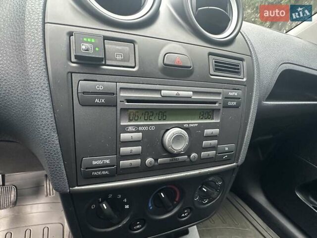 Зеленый Форд Фиеста, объемом двигателя 1.4 л и пробегом 125 тыс. км за 4999 $, фото 31 на Automoto.ua