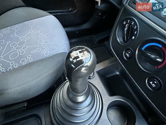 Зелений Форд Фієста, об'ємом двигуна 1.3 л та пробігом 174 тис. км за 3850 $, фото 53 на Automoto.ua