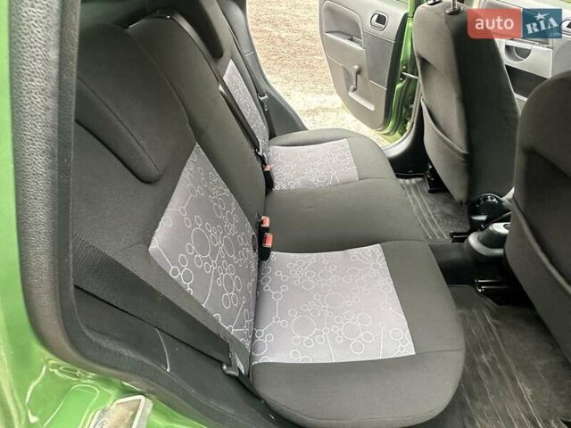 Зеленый Форд Фиеста, объемом двигателя 1.4 л и пробегом 125 тыс. км за 4999 $, фото 20 на Automoto.ua