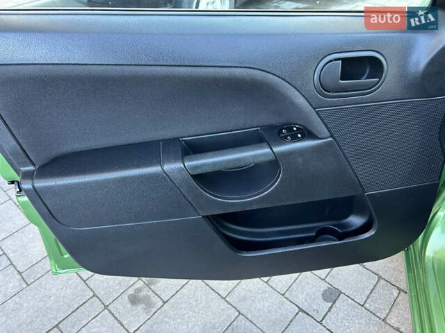 Зелений Форд Фієста, об'ємом двигуна 1.3 л та пробігом 174 тис. км за 3850 $, фото 62 на Automoto.ua