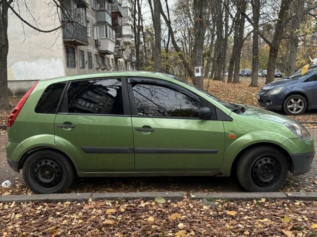 Зелений Форд Фієста, об'ємом двигуна 1.4 л та пробігом 300 тис. км за 3000 $, фото 3 на Automoto.ua