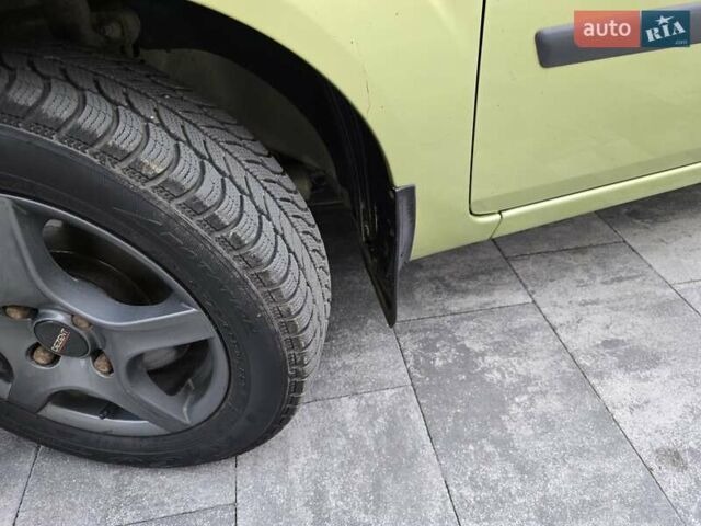 Зеленый Форд Фиеста, объемом двигателя 1.4 л и пробегом 213 тыс. км за 3800 $, фото 36 на Automoto.ua