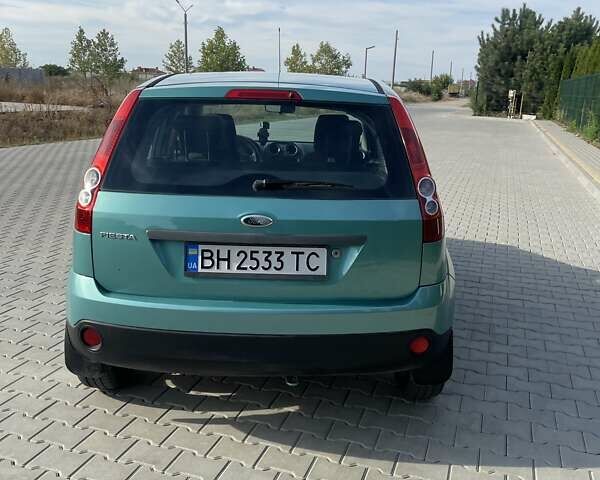 Зеленый Форд Фиеста, объемом двигателя 1.39 л и пробегом 172 тыс. км за 5100 $, фото 1 на Automoto.ua