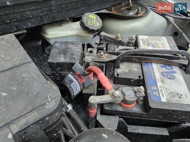 Зеленый Форд Фиеста, объемом двигателя 1.4 л и пробегом 213 тыс. км за 3800 $, фото 30 на Automoto.ua