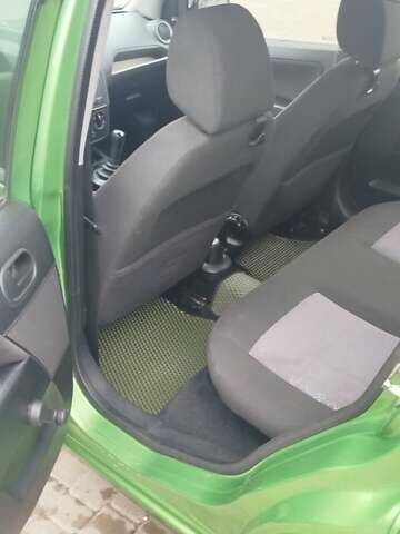 Зеленый Форд Фиеста, объемом двигателя 1.39 л и пробегом 163 тыс. км за 4300 $, фото 12 на Automoto.ua