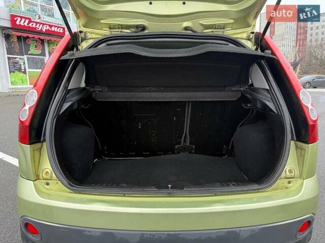 Зеленый Форд Фиеста, объемом двигателя 1.3 л и пробегом 143 тыс. км за 4500 $, фото 6 на Automoto.ua