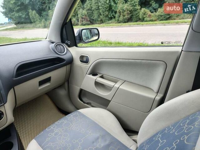 Зелений Форд Фієста, об'ємом двигуна 1.24 л та пробігом 267 тис. км за 2900 $, фото 24 на Automoto.ua