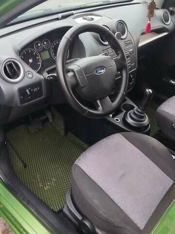 Зеленый Форд Фиеста, объемом двигателя 1.39 л и пробегом 163 тыс. км за 4300 $, фото 11 на Automoto.ua