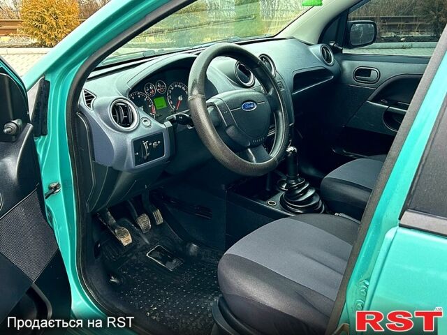 Зеленый Форд Фиеста, объемом двигателя 1.3 л и пробегом 235 тыс. км за 3700 $, фото 8 на Automoto.ua