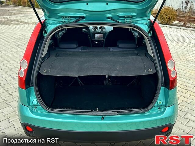 Зеленый Форд Фиеста, объемом двигателя 1.3 л и пробегом 235 тыс. км за 3700 $, фото 12 на Automoto.ua