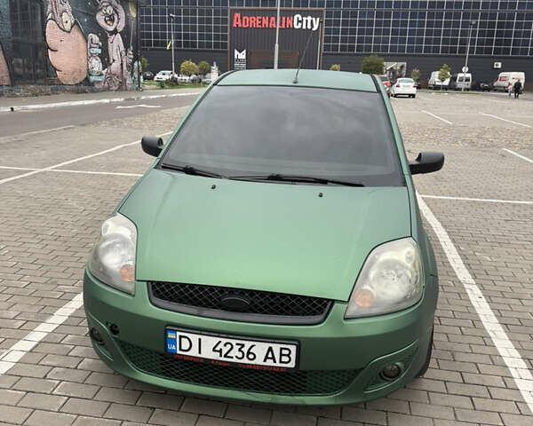 Зеленый Форд Фиеста, объемом двигателя 1.3 л и пробегом 250 тыс. км за 3700 $, фото 2 на Automoto.ua